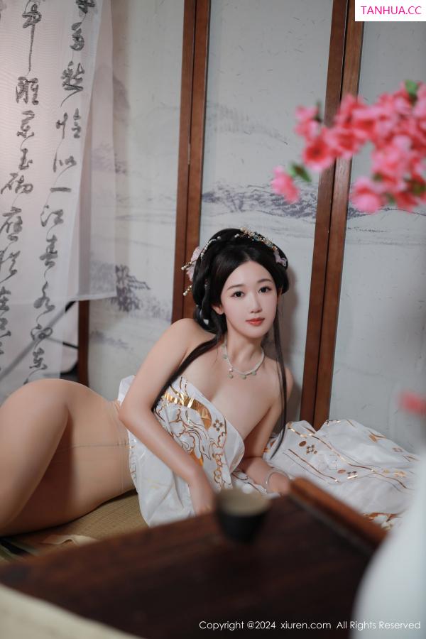 唐安琪  [XiuRen]高清写真图 2024.07.22 No.8898 唐安琪 丝袜美腿第36张图片